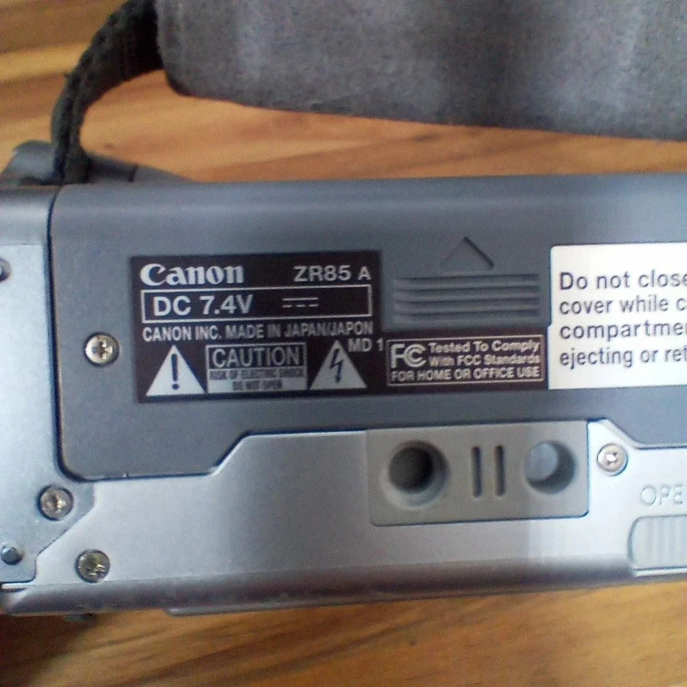 Canon ZR 85 Mini DV Camcorder MiniDV Cassette Video Camera UNTESTED PARTS REPAIR